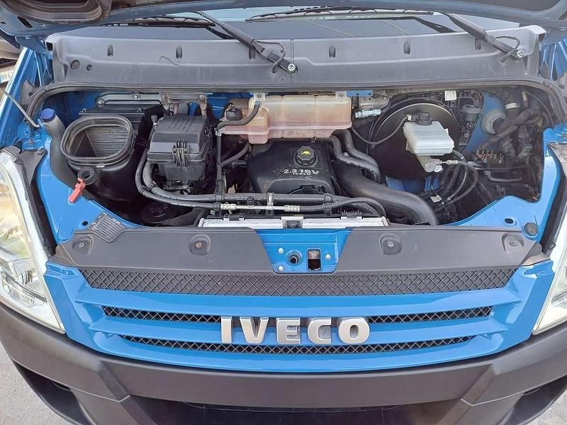 Usata Iveco 35.12 120 CV (88 kW) 2009 Blu/azzurro Furgone