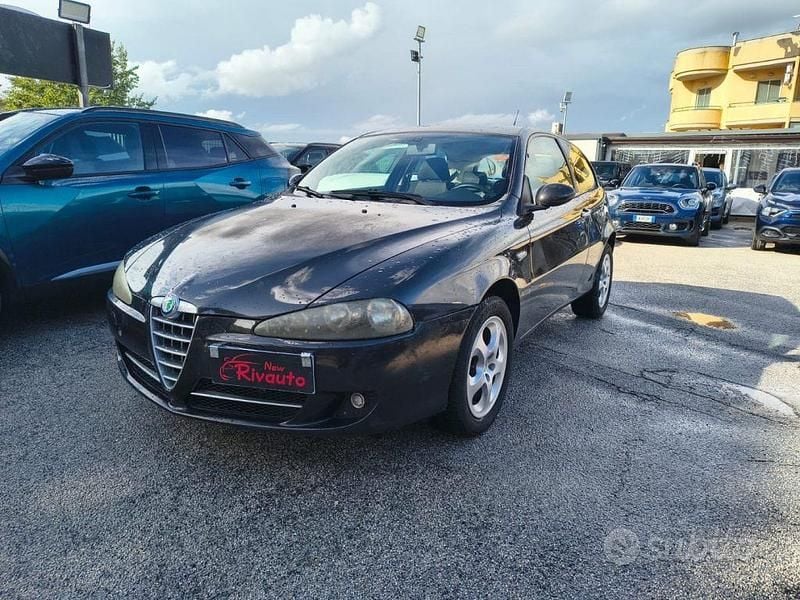 Usata Alfa Romeo 147 Exclusive 120 CV (88 kW) 2006 Nero Utilitaria