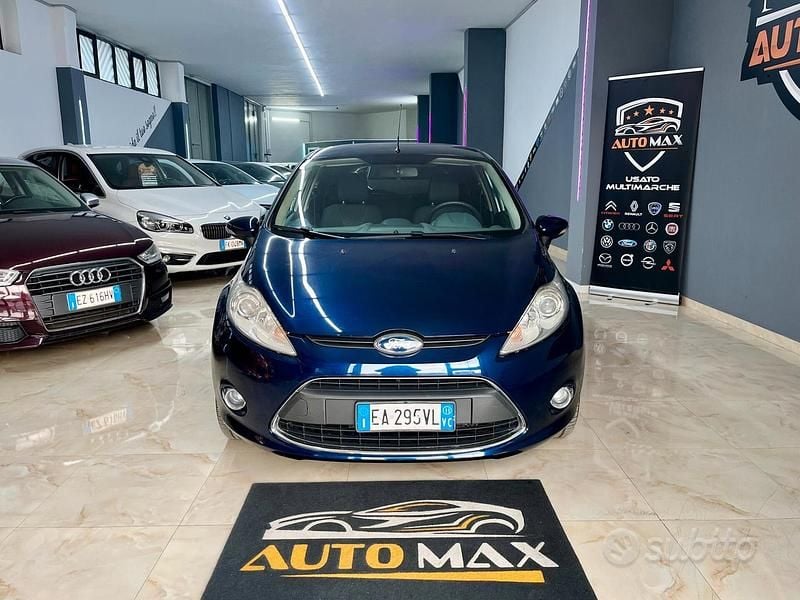 Usata Ford Fiesta Titanium 71 CV (52 kW) 2011 Blu Utilitaria