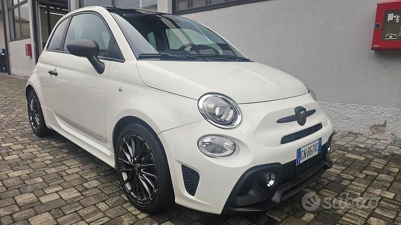 Bianco Usata 2023 Abarth 595 Turismo Due volumi | 20.900 € (Buon prezzo) - Immagine 1/4