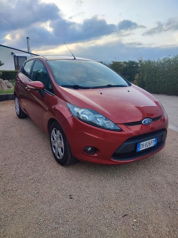 Usata Ford Fiesta 89 CV (65 kW) 2009 Rosso Utilitaria