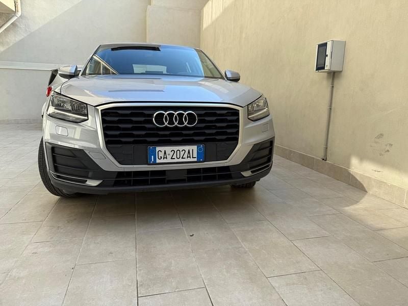 Usata Audi Q2 116 CV (85 kW) 2019 Argento SUV