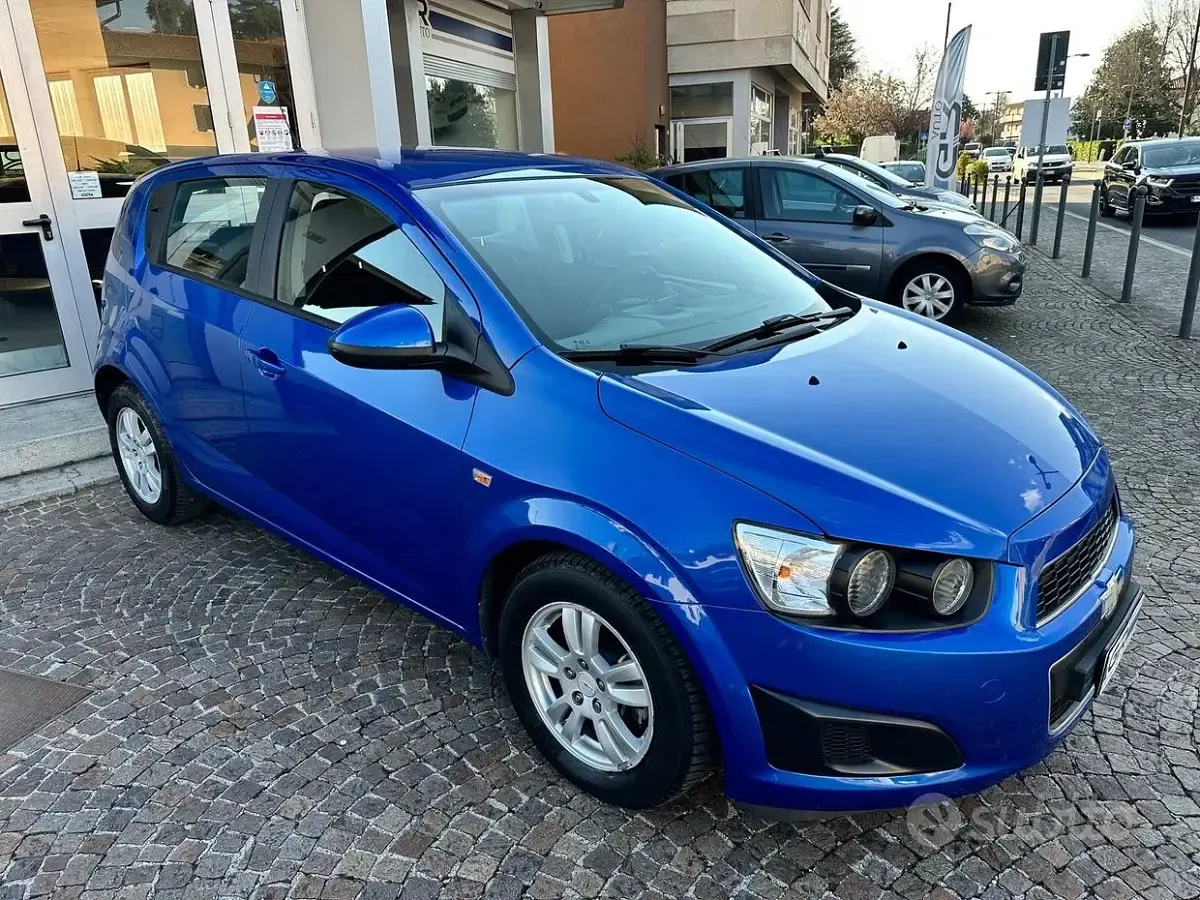 Usata Chevrolet Aveo 75 CV (55 kW) 2012 Blu Berlina