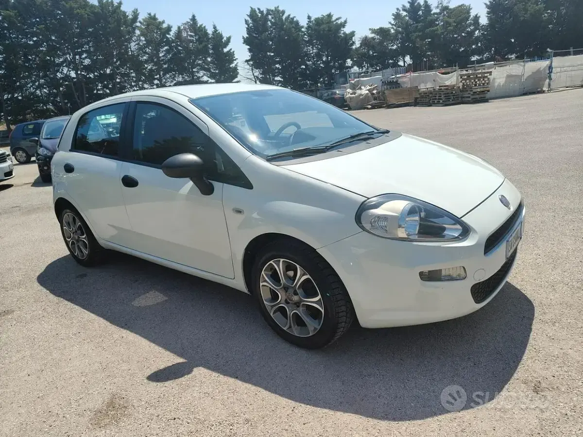 Gebraucht Fiat Punto Street 75 PS (55 kW) 2014 Weiß Kleinwagen