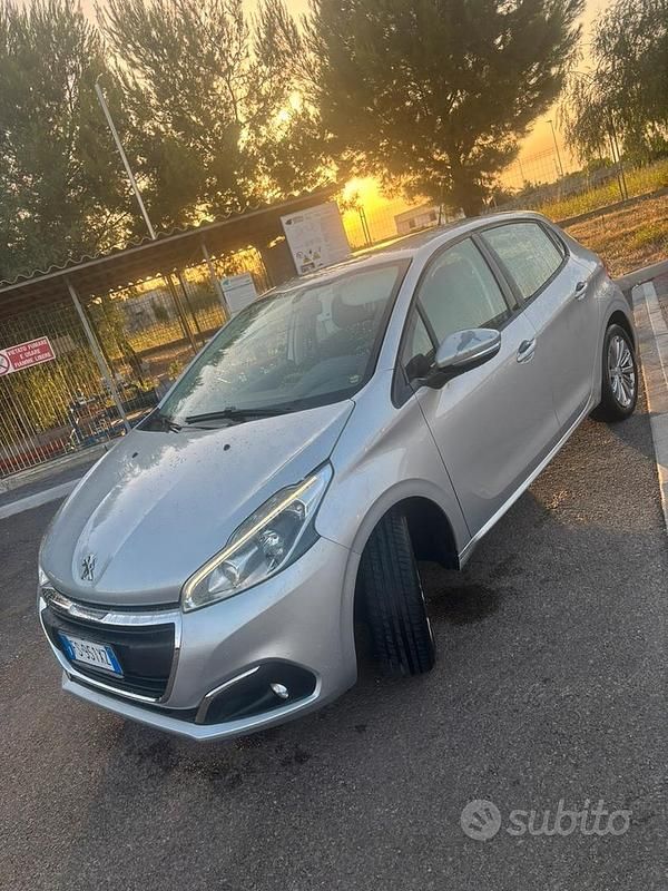 Usata Peugeot 208 Active 75 CV (55 kW) 2019 Grigio Utilitaria
