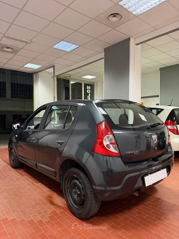 Begagnad Dacia Sandero 75 HK (55 kW) 2009 Grå Sedan