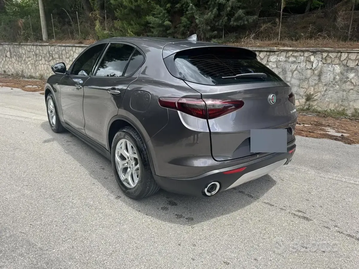 Usata Alfa Romeo Stelvio 160 CV (117 kW) 2020 Grigio SUV