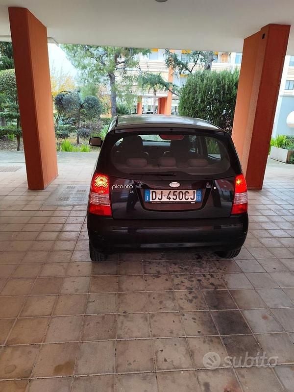 Usata Kia Picanto 61 CV (44 kW) 2007 Nero Utilitaria