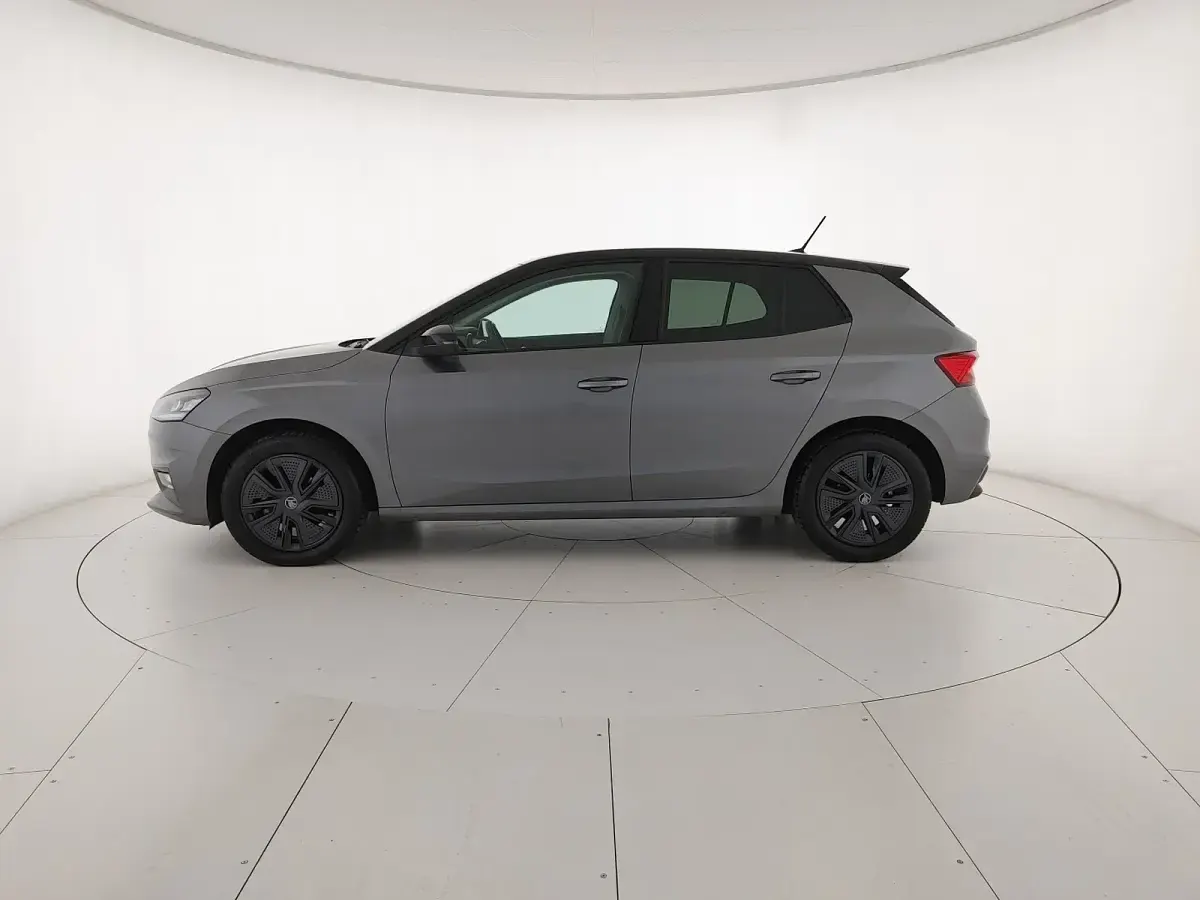 Usata Skoda Fabia 80 CV (58 kW) 2025 Grigio graphite metallizzato nero tulipano perlato Utilitaria