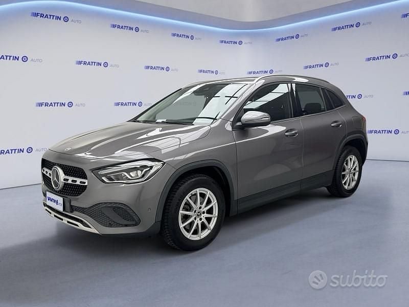 Usata Mercedes GLA200 Business 163 CV (119 kW) 2022 Grigio scuro SUV