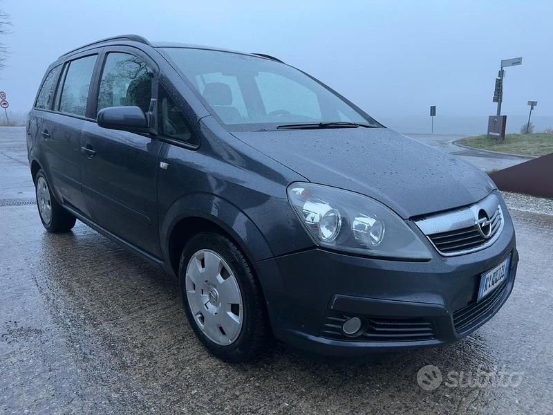 Usata Opel Zafira 150 CV (110 kW) 2004 Monovolume