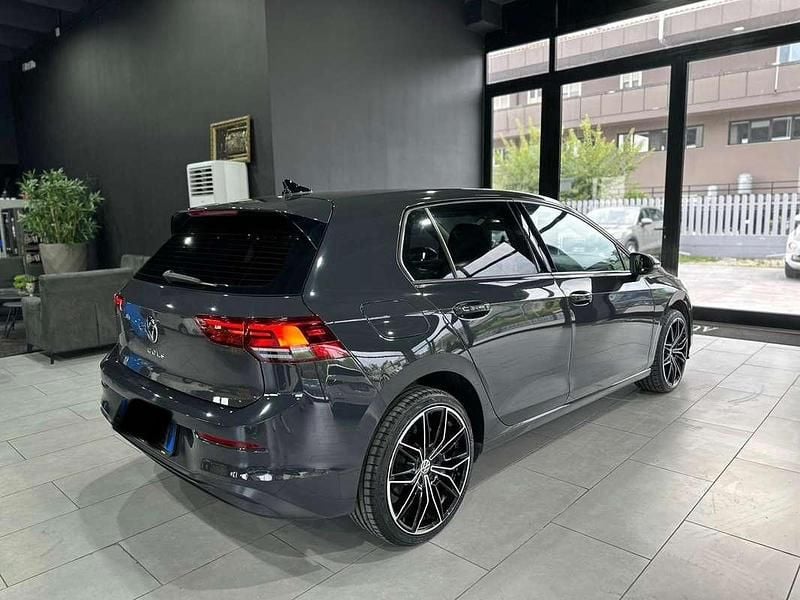 Usata VW Golf VIII Life 116 CV (85 kW) 2022 Grigio Berlina