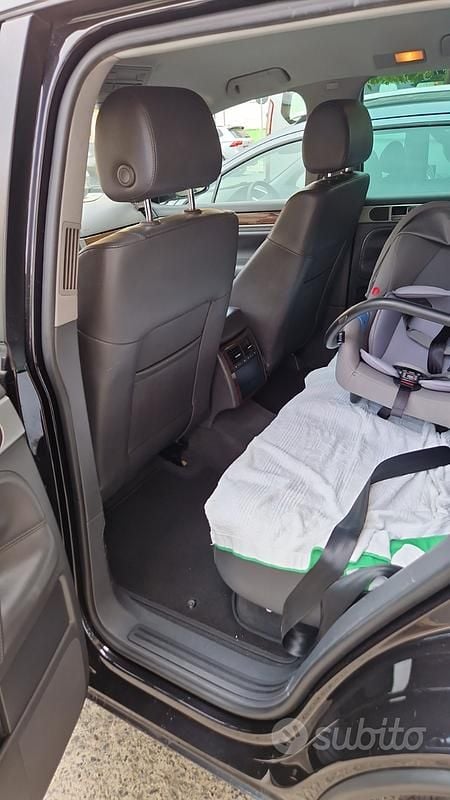 Usata VW Touareg 224 CV (164 kW) 2007 Nero SUV