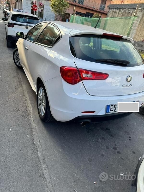 Usata 2013 Alfa Romeo Giulietta Due volumi | 6500 € (Buon prezzo) - Immagine 1/4