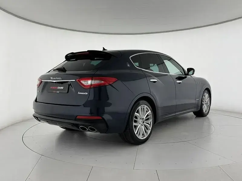 Usata Maserati Levante 349 CV (256 kW) 2018 Blu/azzurro SUV