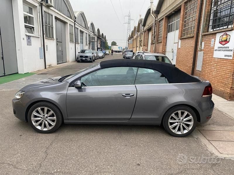 Usata VW Golf Cabriolet Highline 105 CV (77 kW) 2011 Grigio Cabrio