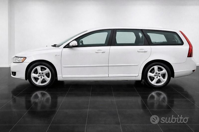 Usata Volvo V50 R-Design 114 CV (83 kW) 2011 Bianco Station wagon