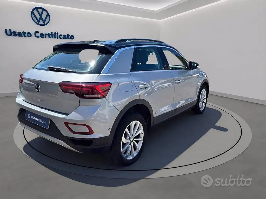 Usata VW T-Roc Life 110 CV (80 kW) 2023 Pyrit silver met/tetto nero me SUV