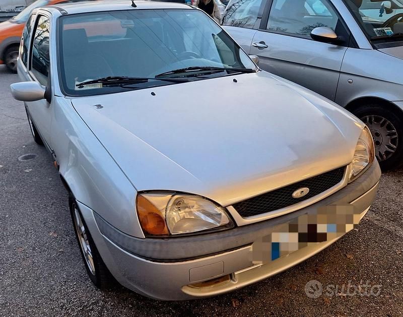 Usata Ford Fiesta Ghia 2002 Grigio Utilitaria