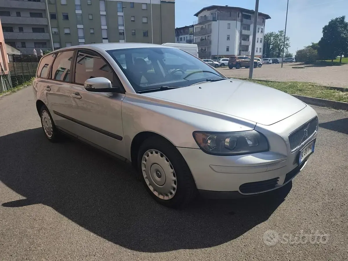 Usata Volvo V50 170 CV (125 kW) 2006 Grigio Station wagon