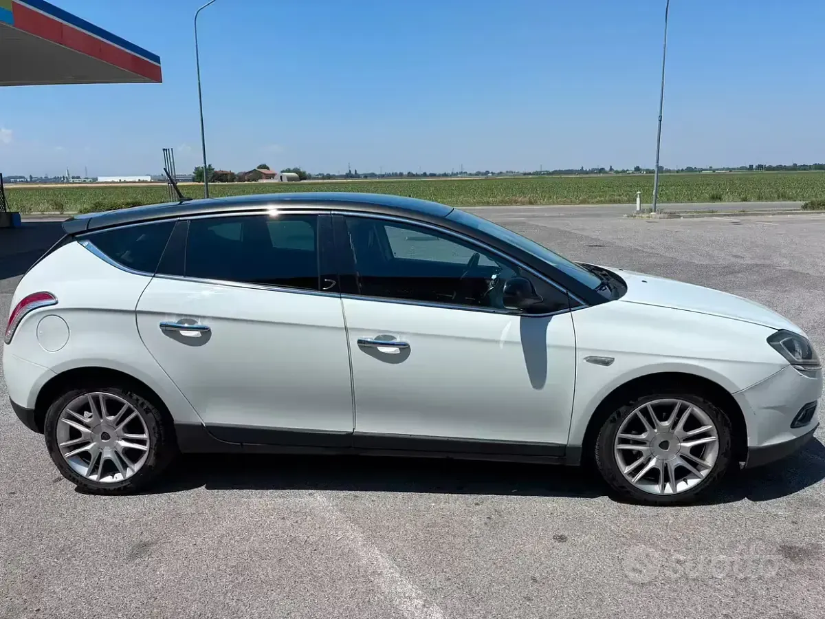 Usata Lancia Delta 120 CV (88 kW) 2010 Bianco Utilitaria
