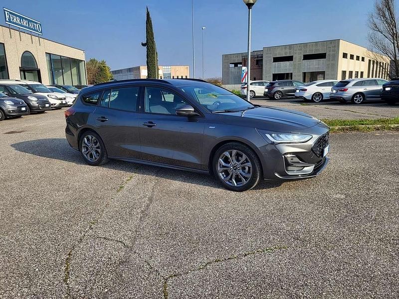 Usata Ford Focus ST-Line 116 CV (85 kW) 2023 Scuro Station wagon