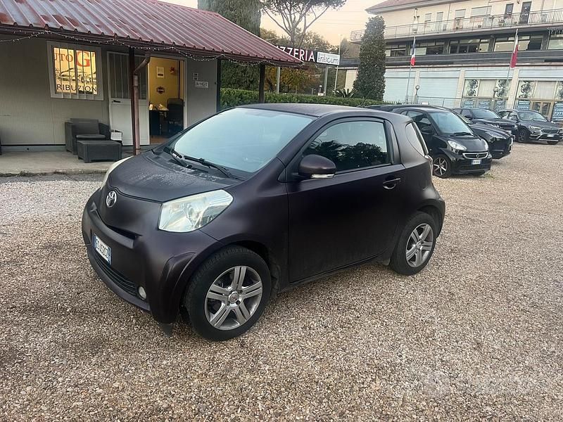 Usata Toyota iQ Sol 68 CV (50 kW) 2010 Nero Utilitaria