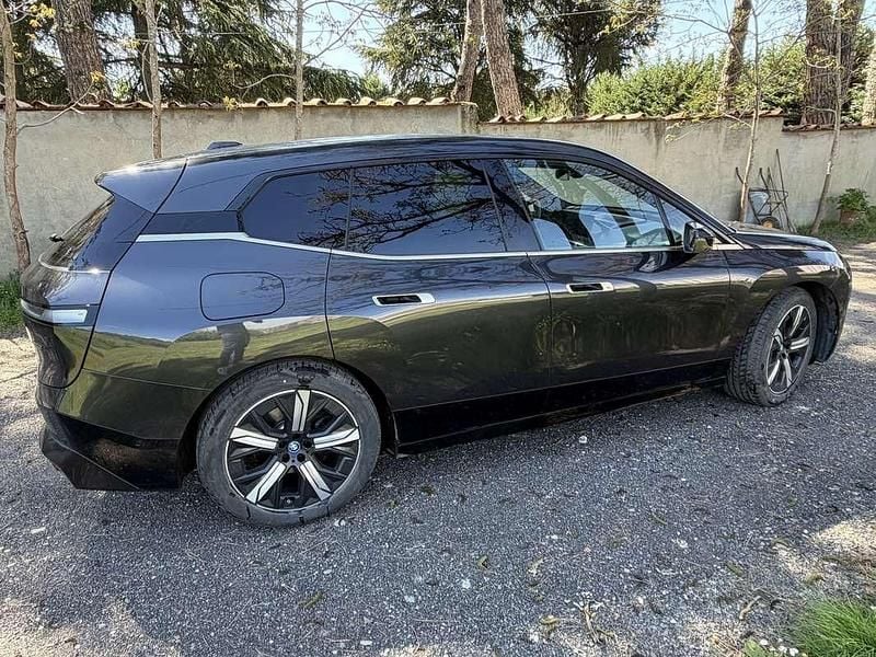 Usata BMW iX Sport Line 484 kW (659 CV) 2023 Nero SUV