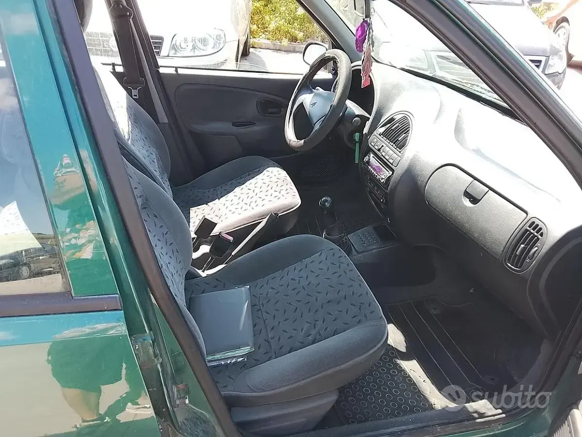 Usata Citroën Saxo 57 CV (41 kW) 1997 Verde Utilitaria