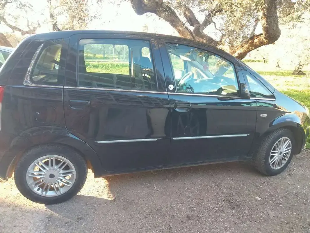 Usata Lancia Musa 77 CV (56 kW) 2010 Nero Monovolume