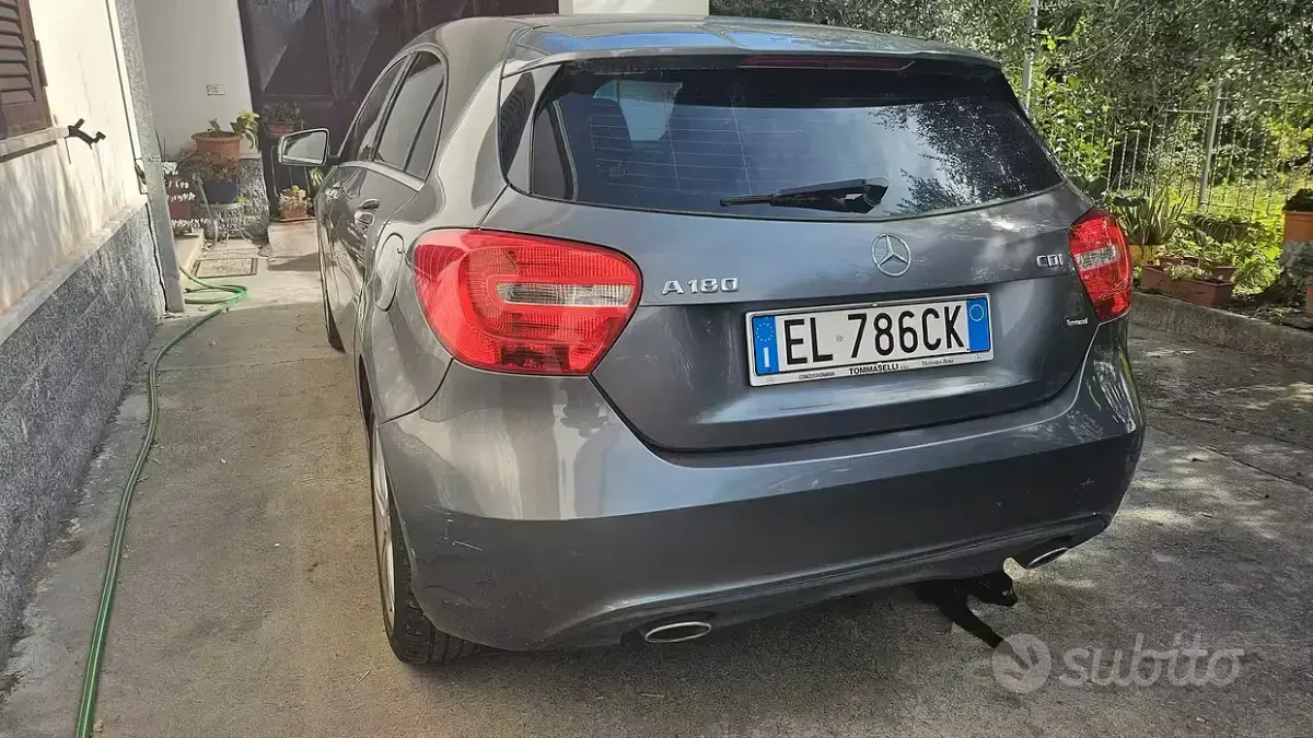 Usata Mercedes A180 122 CV (89 kW) 2013 Grigio Utilitaria