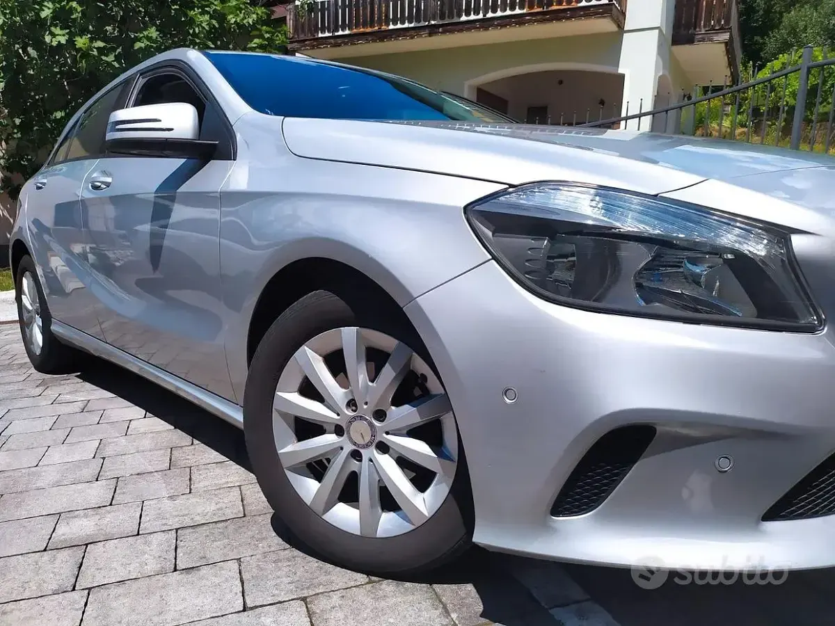 Usata Mercedes A180 109 CV (80 kW) 2016 Grigio Utilitaria