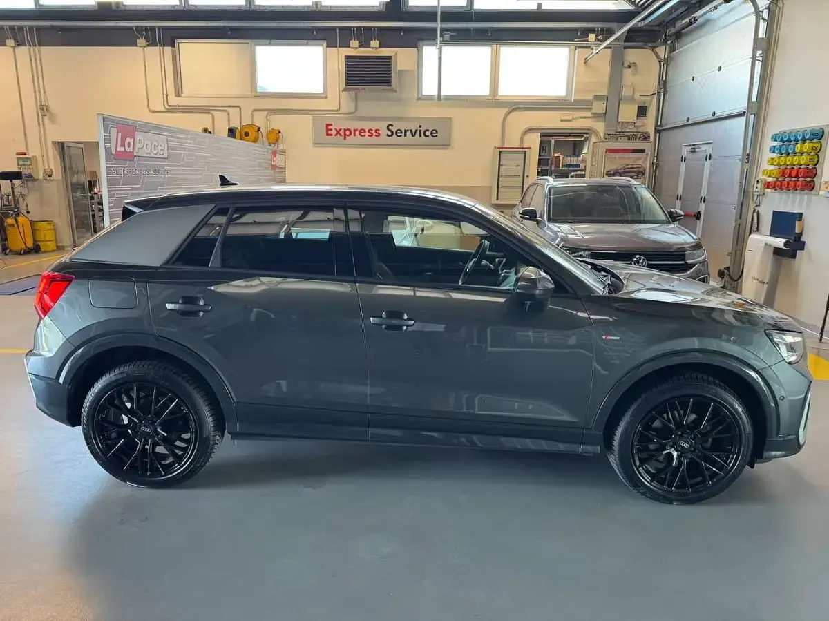 Usata Audi Q2 S-Line 150 CV (110 kW) 2023 Grigio daytona metallizzato SUV