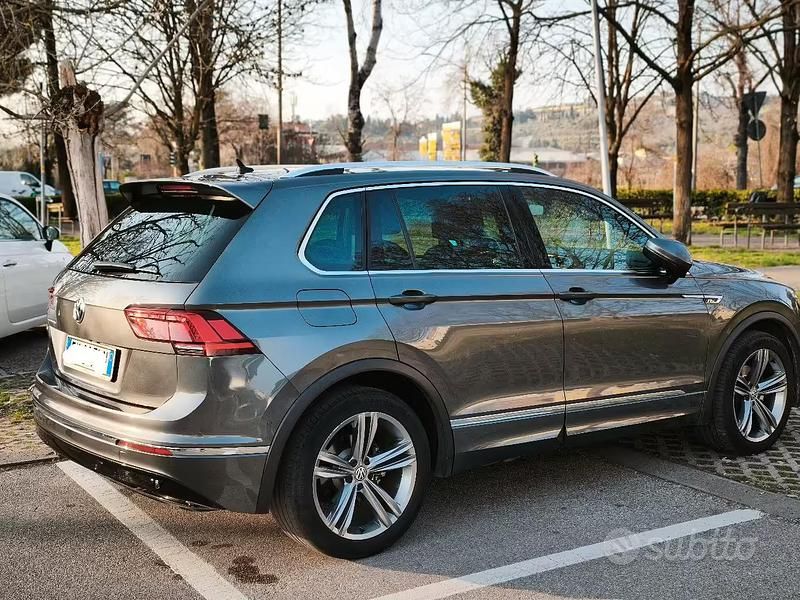 Usata VW Tiguan R-line 150 CV (110 kW) 2019 Grigio SUV