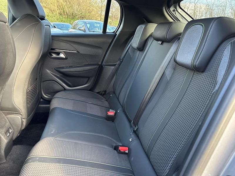 Usata Peugeot 208 GT 101 CV (74 kW) 2023 Grigio Utilitaria