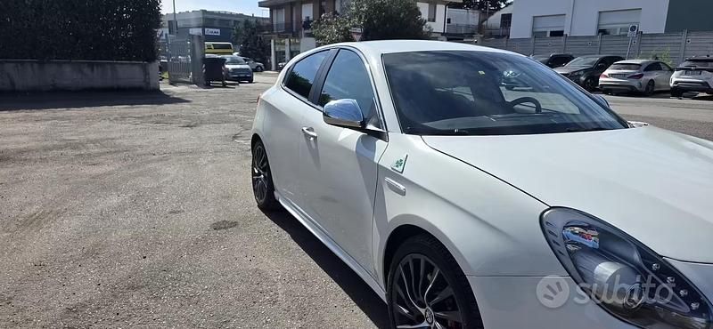 Usata Alfa Romeo Giulietta Quadrifoglio Verde 235 CV (172 kW) 2013 Bianco Utilitaria
