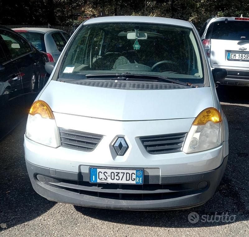 Argento Usata 2005 Renault Modus Luxe Monovolume | 1500 € - Immagine 1/4