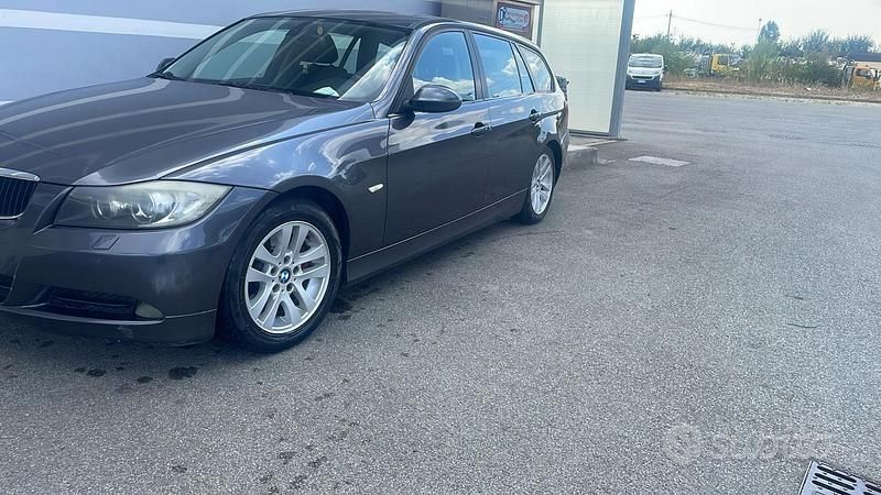 Usata BMW 318 122 CV (89 kW) 2007 Grigio Berlina