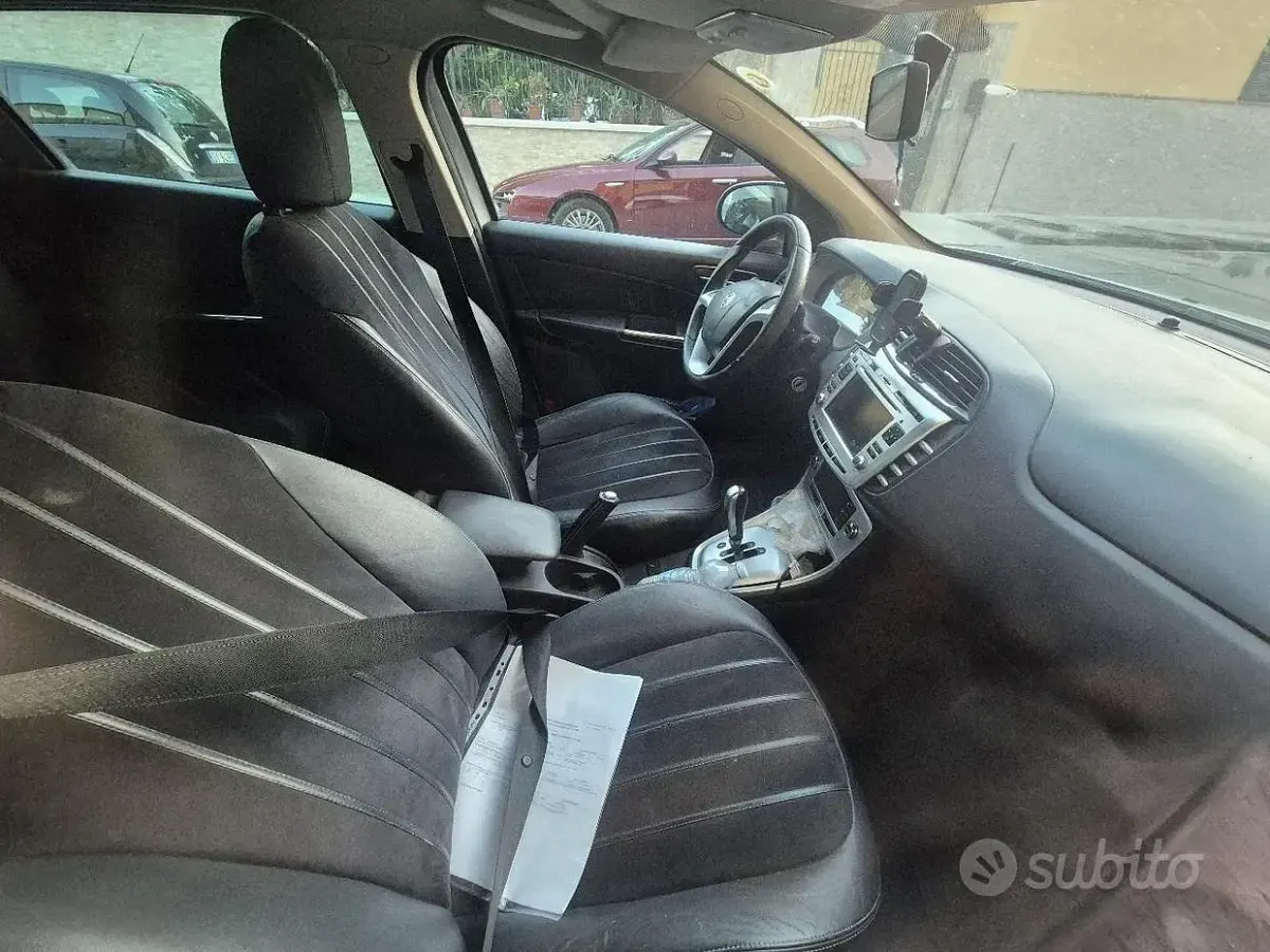 Usata Lancia Delta 120 CV (88 kW) 2010 Grigio Utilitaria