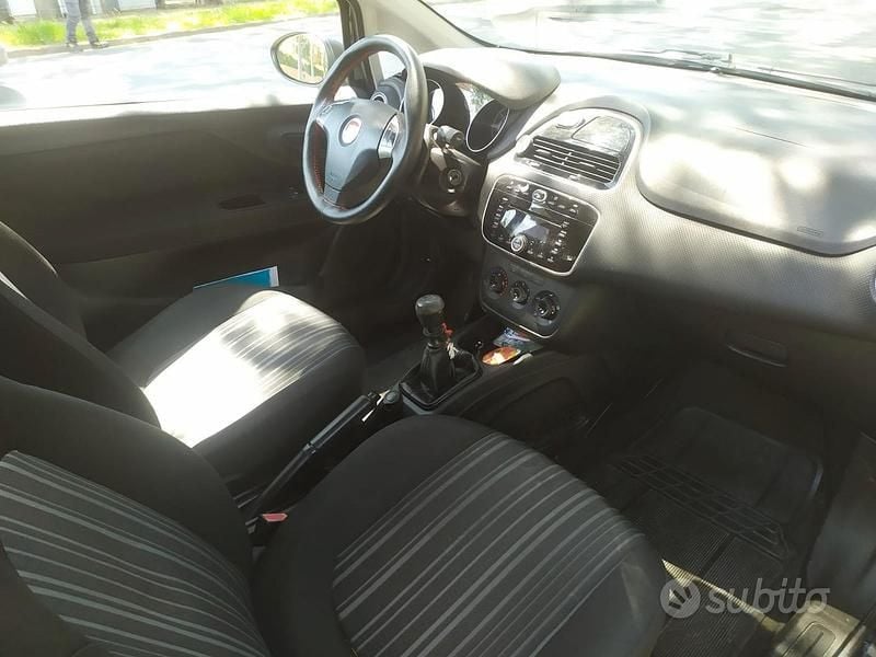 Usata Fiat Punto Evo Life 69 CV (50 kW) 2011 Blu Utilitaria