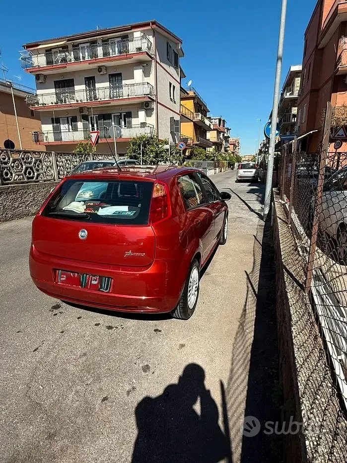 Usata Fiat Grande Punto 75 CV (55 kW) 2007 Rosso Utilitaria