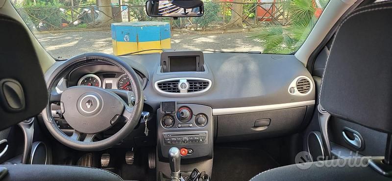 Usata Renault Clio II Dynamique 85 CV (62 kW) 2009 Nero Berlina