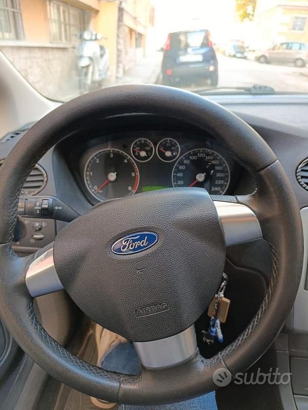 Usata Ford Focus 90 CV (66 kW) 2005 Grigio Station wagon