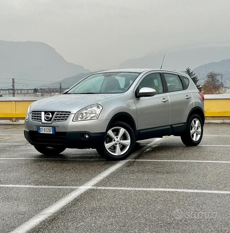 Grigio Usata 2009 Nissan Qashqai Tekna SUV | 5300 € (Buon prezzo) - Immagine 1/4