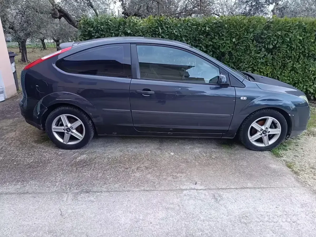 Usata Ford Focus 90 CV (66 kW) 2006 Berlina
