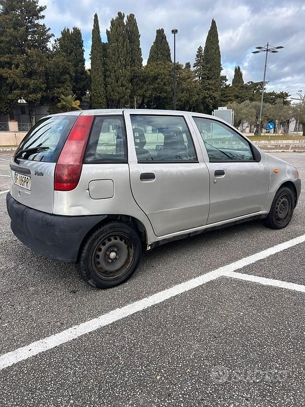 Usata Fiat Punto 54 CV (39 kW) 1999 Grigio Utilitaria