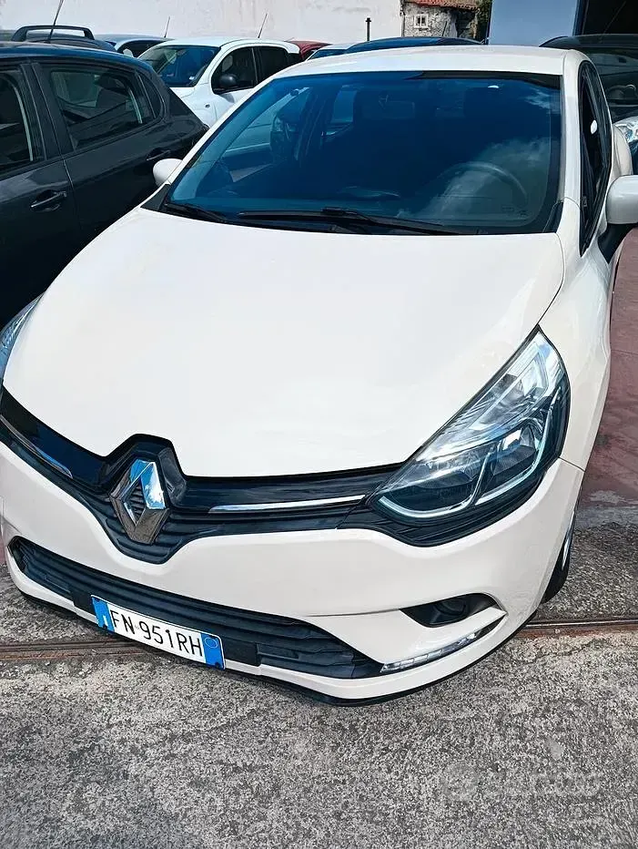 Second-hand Renault Clio IV Zen 75 CP (55 kW) 2018 Bej Berlinǎ