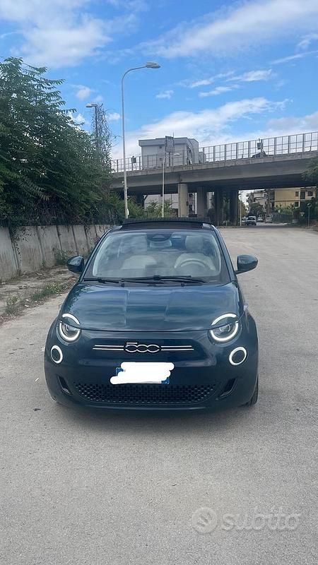Usata Fiat 500e La Prima 86 kW (118 CV) 2022 Blu Cabrio