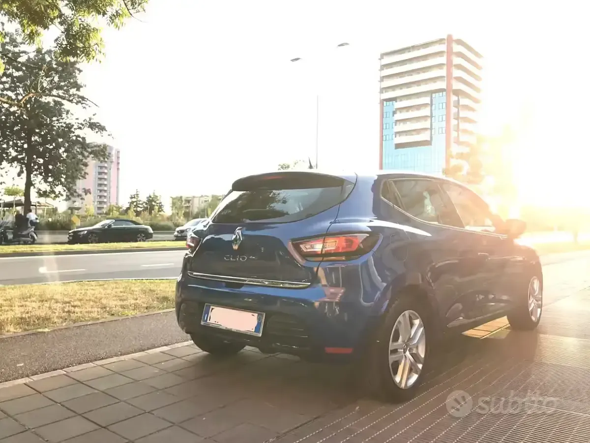 Usata Renault Clio Zen 76 CV (55 kW) 2019 Bluazzurro Utilitaria