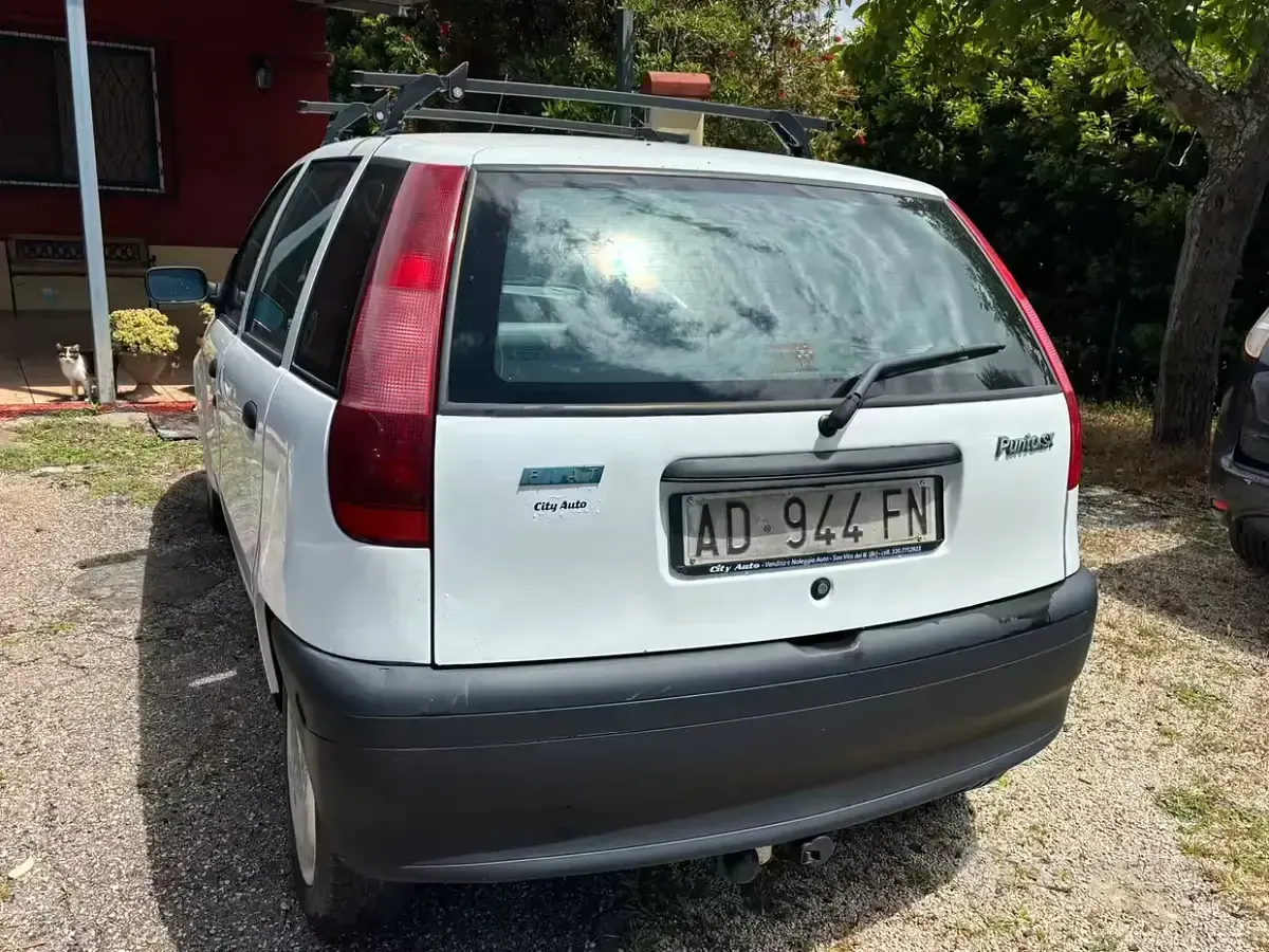 Usata Fiat Punto 63 CV (46 kW) 1996 Bianco Berlina
